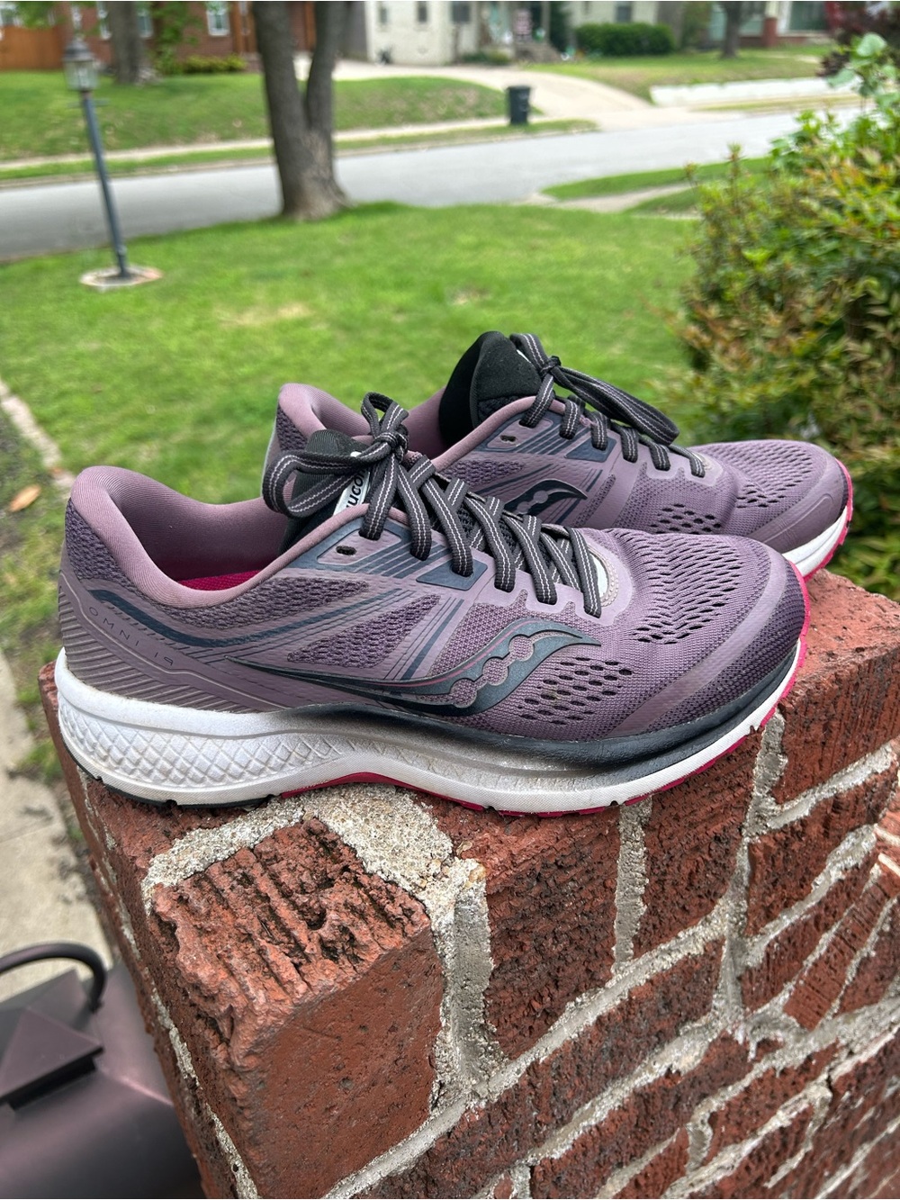 Saucony Size 7 Women's Omni 19 Running Shoes Purple Athletic Sneakers